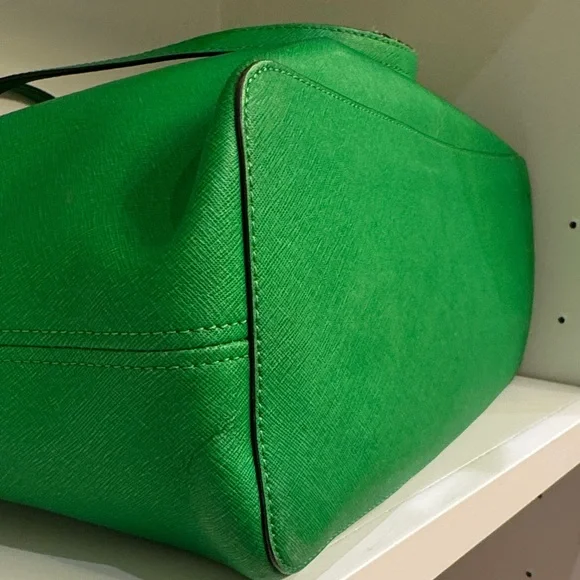 Michael Kors Bright Green Saffiano Tote with Gold Hardware - Picture 7 of 15